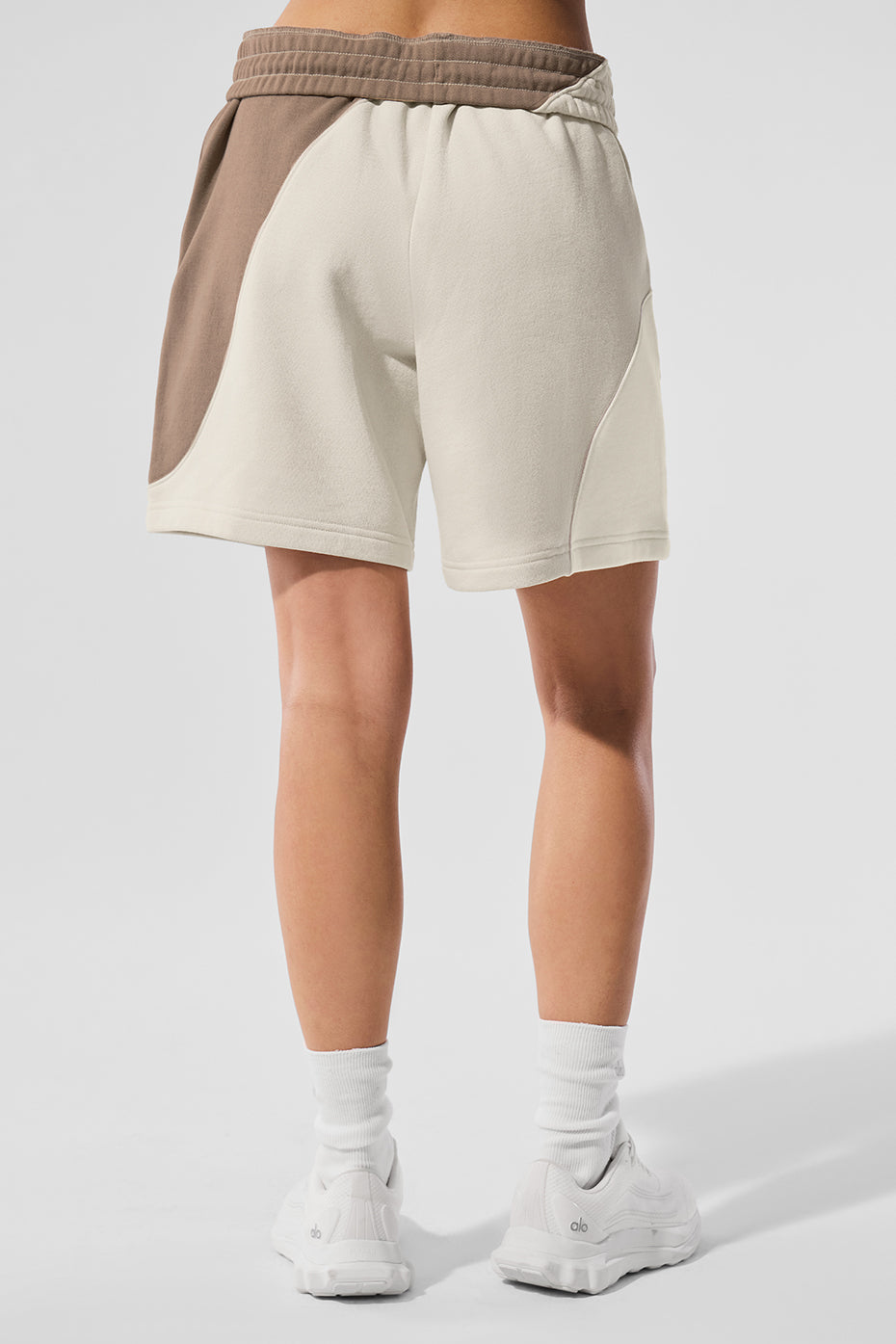 7 Make Waves Short - Ivory/Bone/Gravel