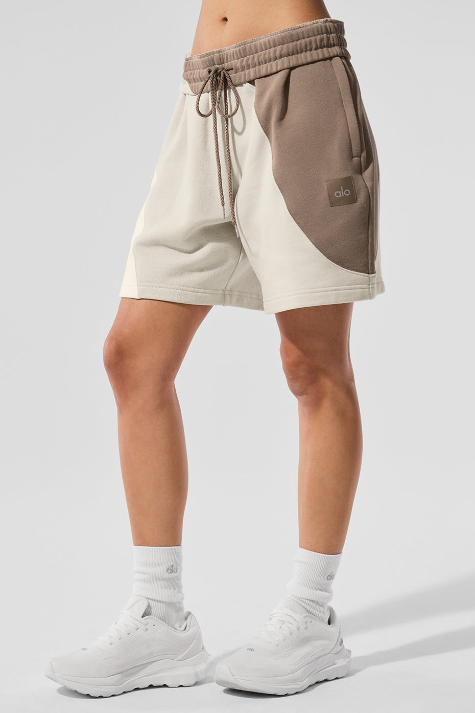 7 Make Waves Short - Ivory/Bone/Gravel